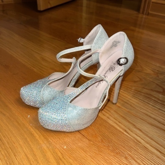 De Blossom Collection Bedazzled Party Cocktail Pump Heel Silver 8.5 - Picture 1 of 10